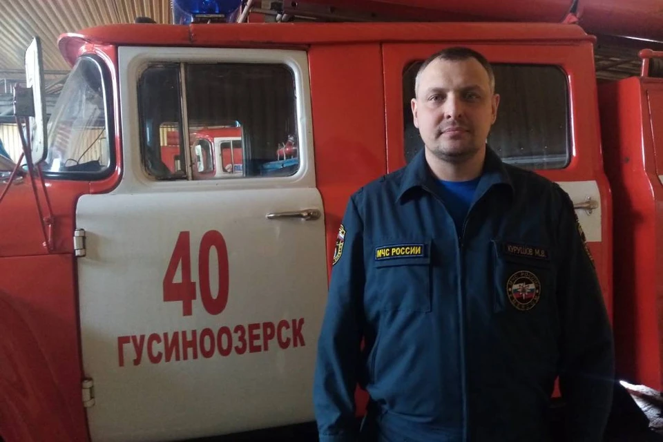 Пожарный в свой выходной спас бабушку с внучкой из горящей квартиры в Бурятии