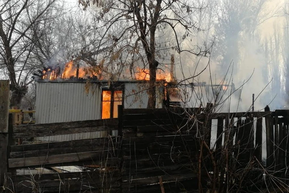 Две семьи с детьми спасли из пожара в Липецке