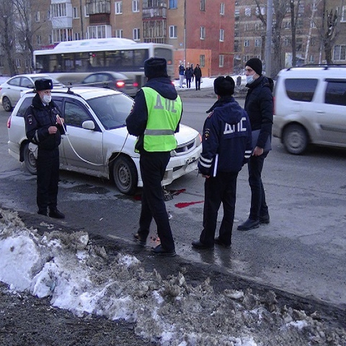 Появилась неожиданно: в Екатеринбурге на проспекте Космонавтов насмерть  сбили 9-летнюю девочку - KP.RU