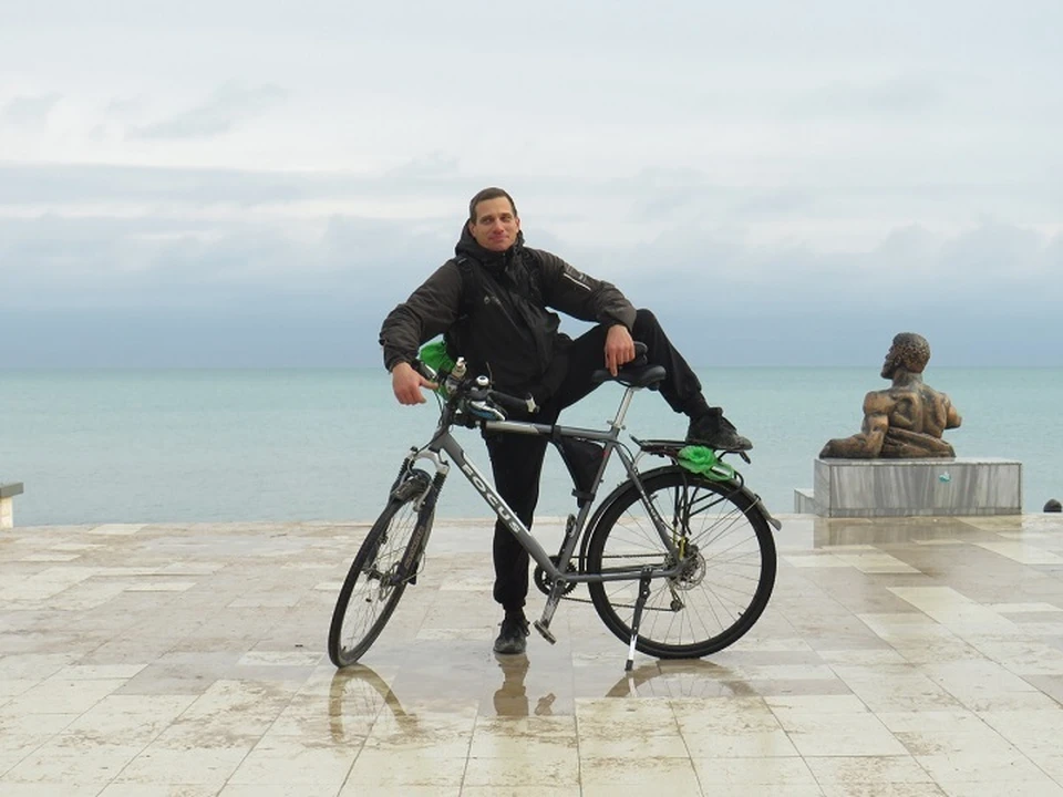 Симферополец постоянно устраивает в родном Крыму бесплатные велопрогулки. Фото: из архива Андрея Боброва