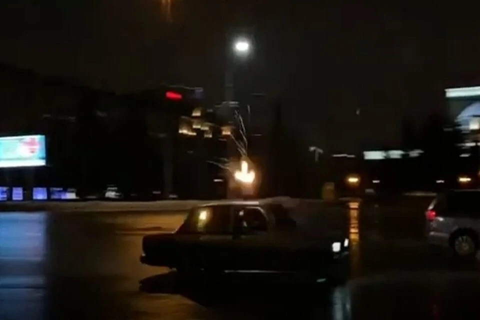 В Новосибирске задержали блогера, устроившего стрельбу в центре города. Фото: Кадр из видео