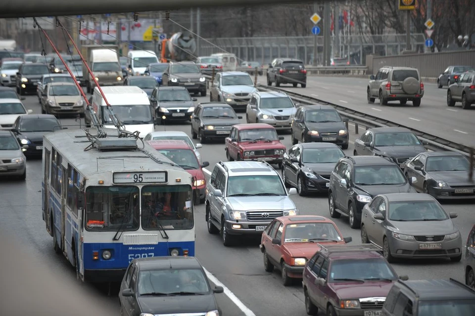 В сторону левого берега невозможно уехать.