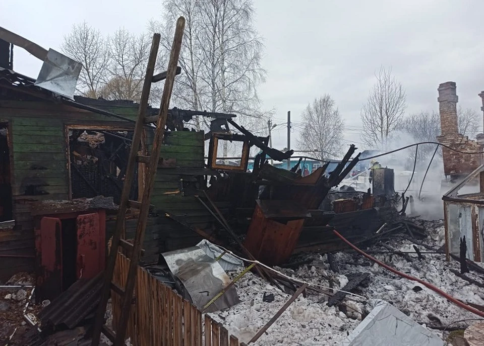 В доме погибли две семьи