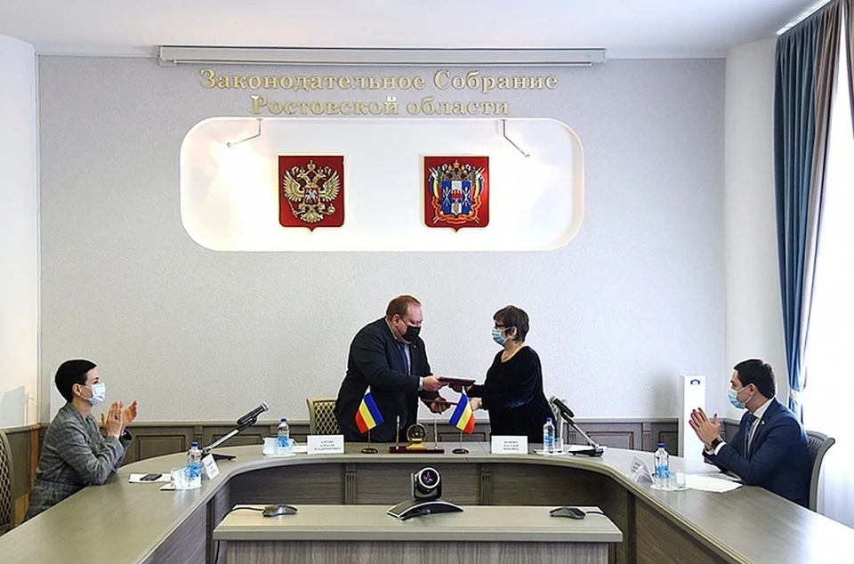 В Законодательном Собрании Ростовской области подписал важное соглашение. Фото: пресс-служба Ростовской области