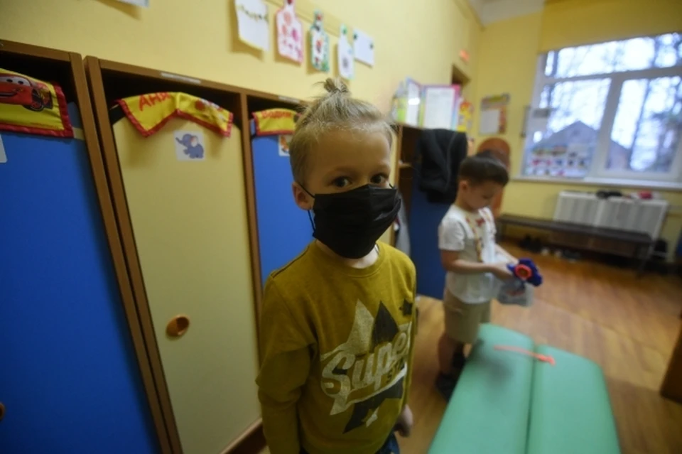 Полностью приостановлены учебный и воспитательный процессы в одной школе и одном детсадике.