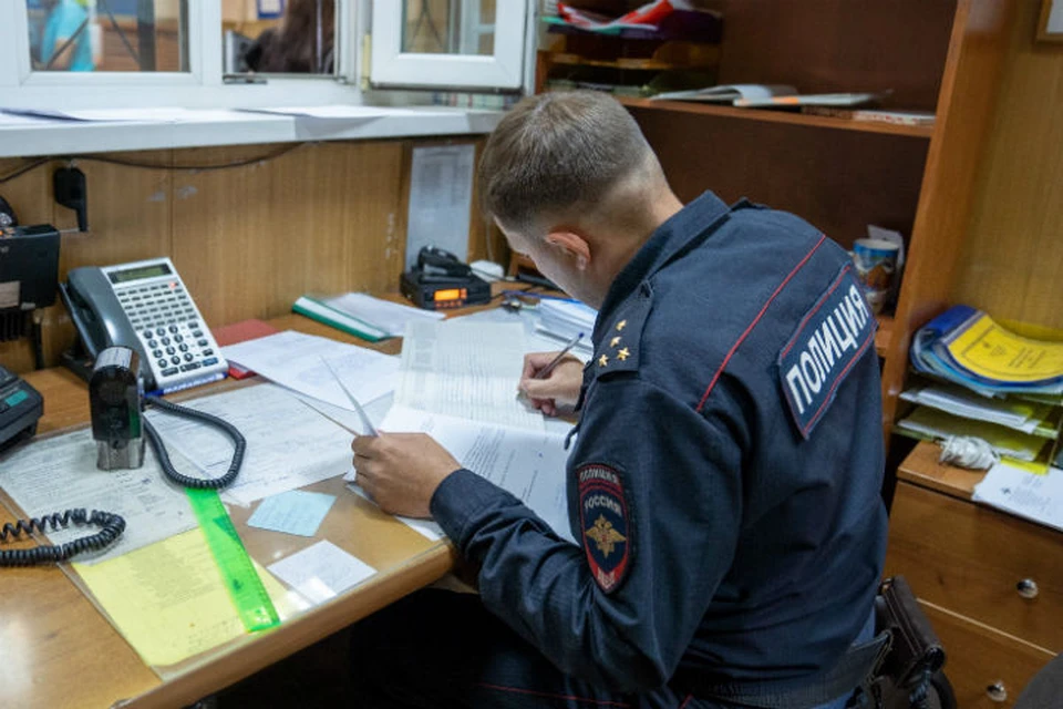 Сибирячка неудачно припарковалась и, испугавшись гнева мужа, инсценировала угон.