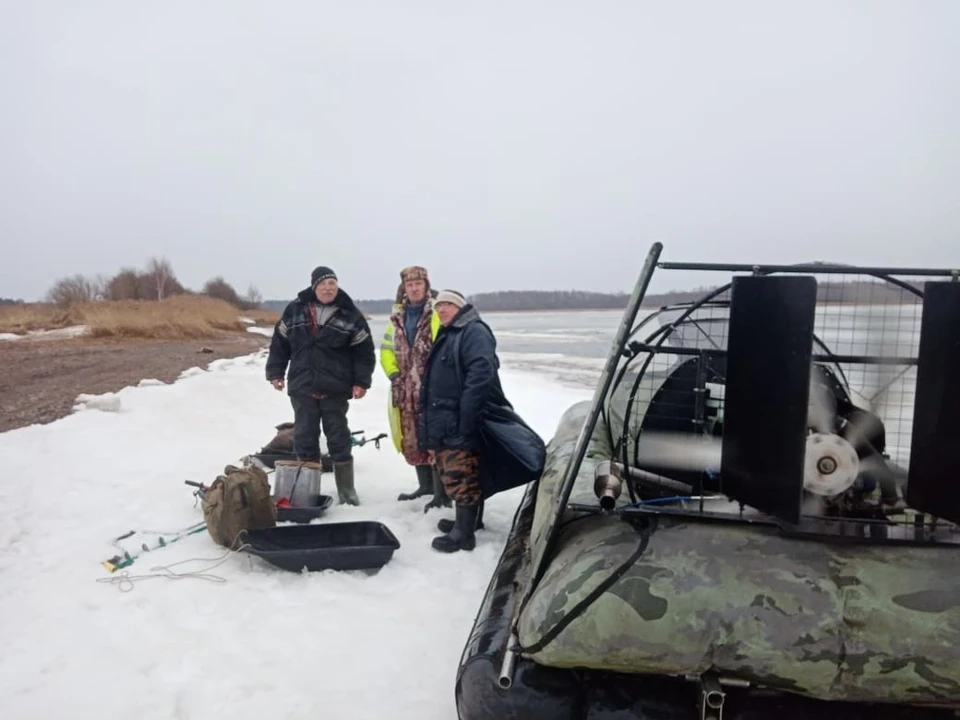 Трех рыбаков спасли с Вазуского водохранилища в Смоленской области. Фото: СОГБУ «Пожарно-спасательный центр».