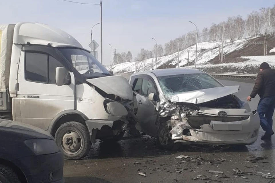 В ДТП пострадали три человека. Фото: ГИБДД по Новосибирску