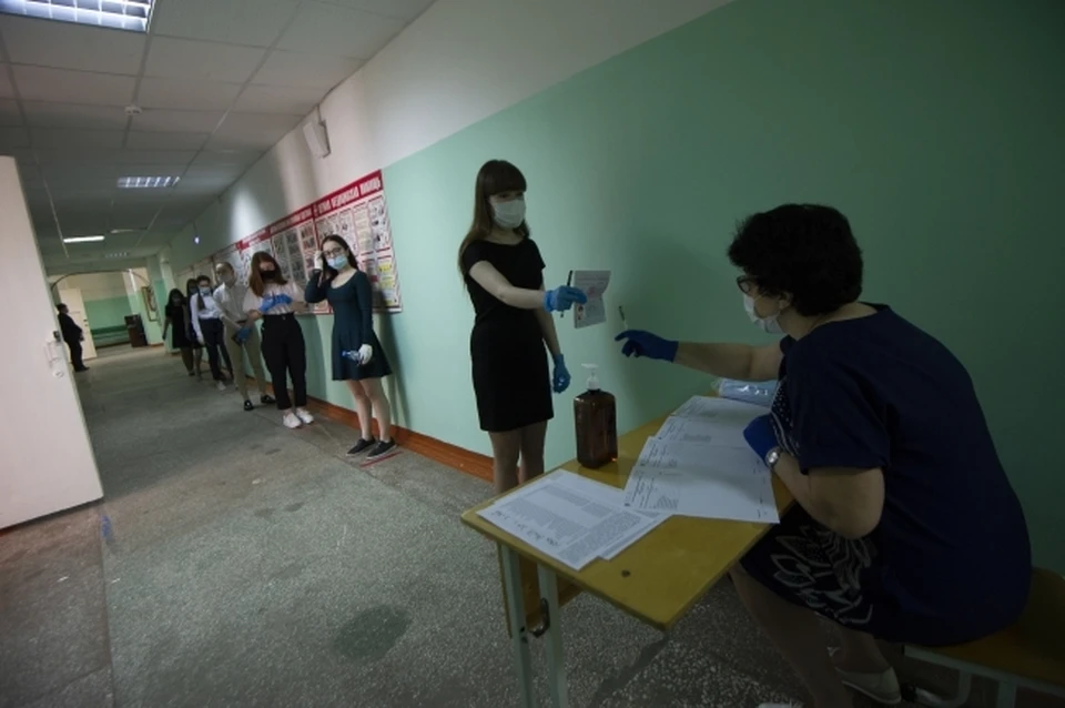 В этом году учащиеся, которые не планируют поступать в вузы, вместо ЕГЭ сдают только два предмета - русский язык и математику