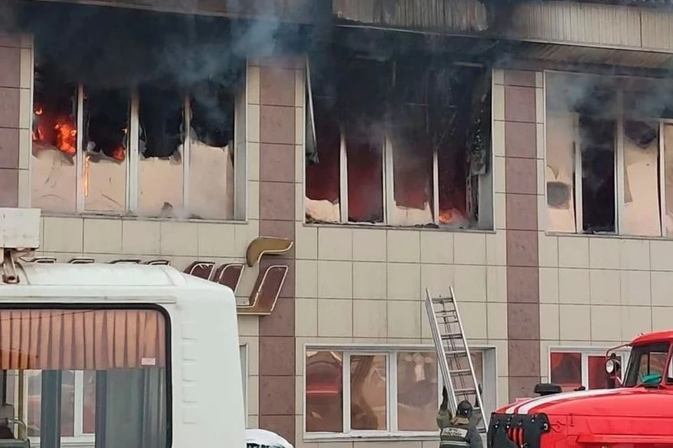 Пожар в в ТЦ Горно-Алтайска. Фото: Предоставлено очевидцами