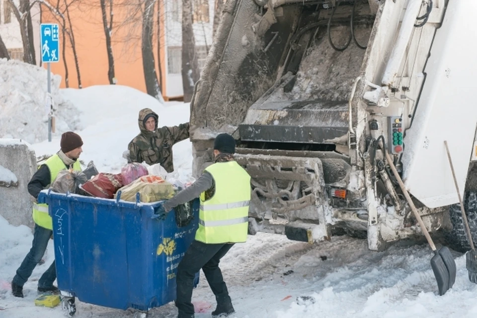 Омичи накопили огромные долги за вывоз мусора.