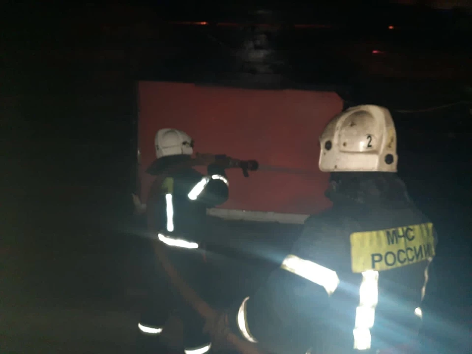 В пожаре в Раздольном переулке Орла пострадала 14-летняя девочка. Фото: ГУ МЧС России по Орловской области