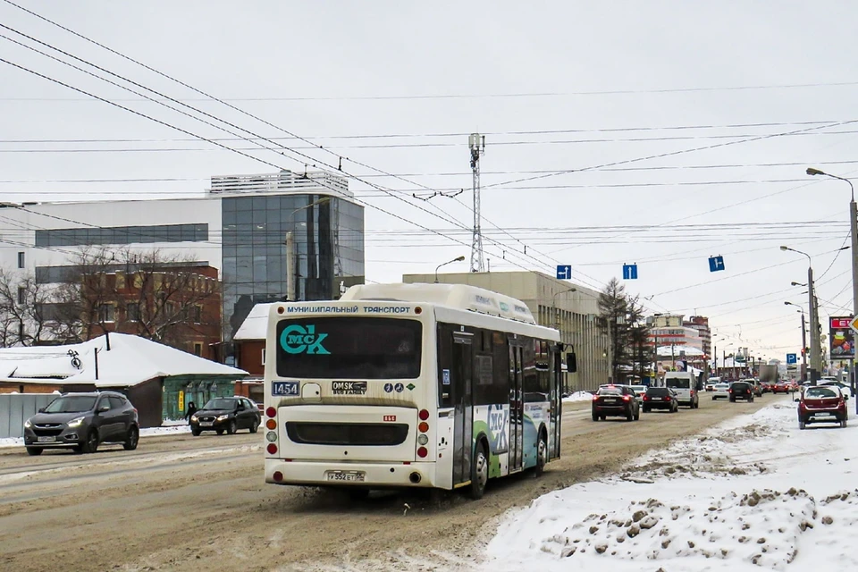 В городе 1200 маршруток - заменить их все большими автобусами, по словам замдиректора дептранса, не получится.