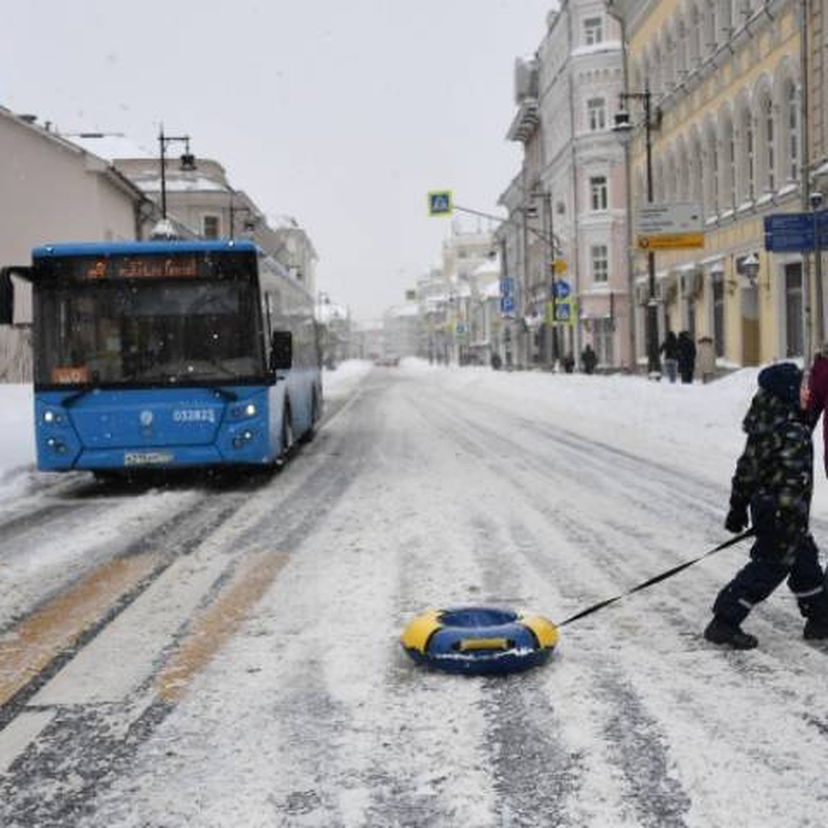 В Омутнинск поступили 4 новых автобуса на смену сгоревшим при пожаре в  феврале - KP.RU