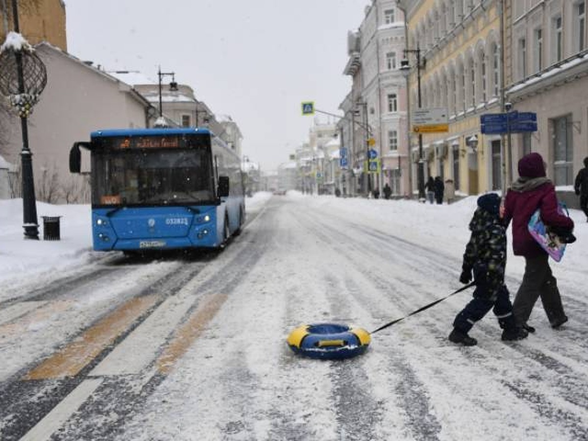 В Омутнинск поступили 4 новых автобуса на смену сгоревшим при пожаре в  феврале - KP.RU