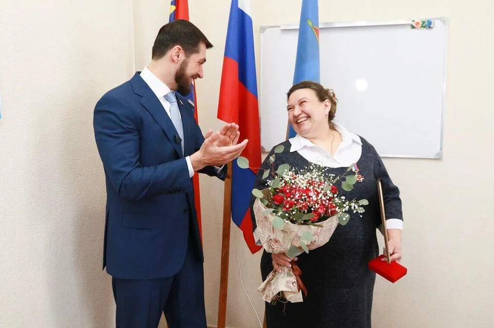 Вручение награды Альбине Агальцовой