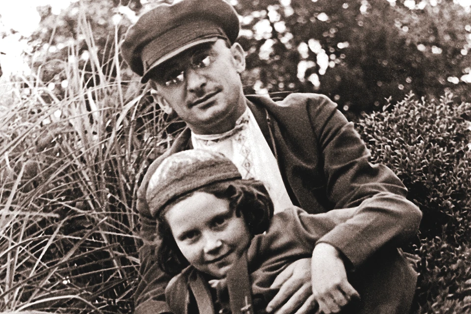 Лаврентий Берия был вхож в семью Сталина, опекал дочь вождя Светлану.