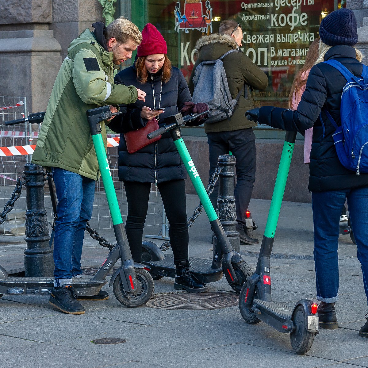 Аренда по QR-коду и парковки по всему городу: прокатных велосипедов и  самокатов в Петербурге станет в два раза больше - KP.RU