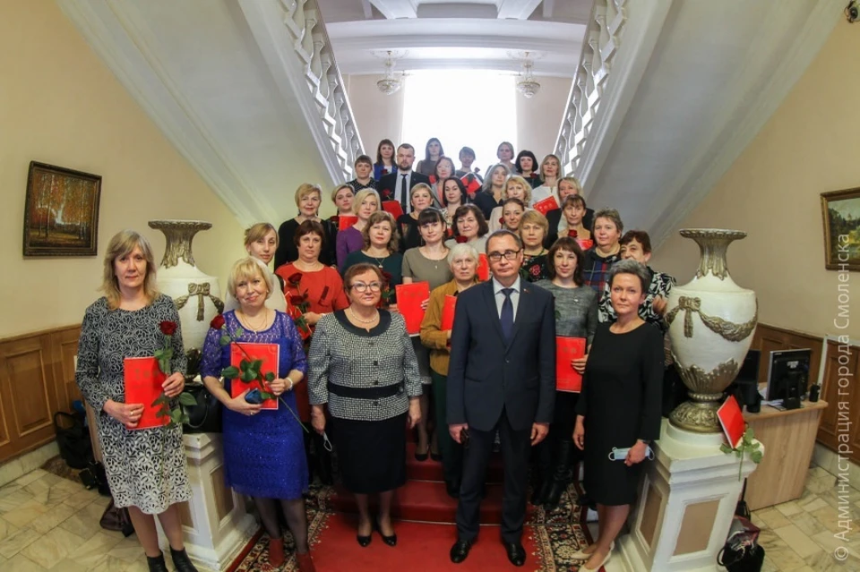 В Смоленске наградили 41 медработника Почетными грамотами города-героя. Фото: городская администрация.