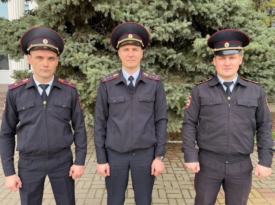 Сотрудники уголовного розыска майор полиции Дмитрий Лопухов и капитаны полиции Александр Толстокорый и Вячеслав Мануйлов. Фото: пресс-служба ГУ МВД России по Краснодарскому краю