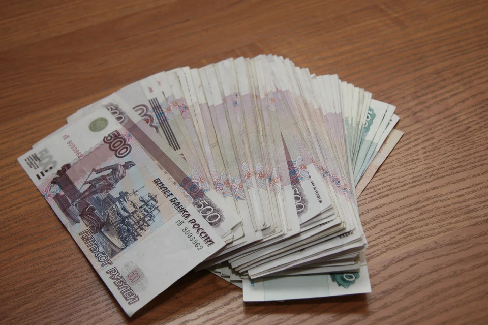 По информации очевидцев, мужчина взял деньги и скрылся