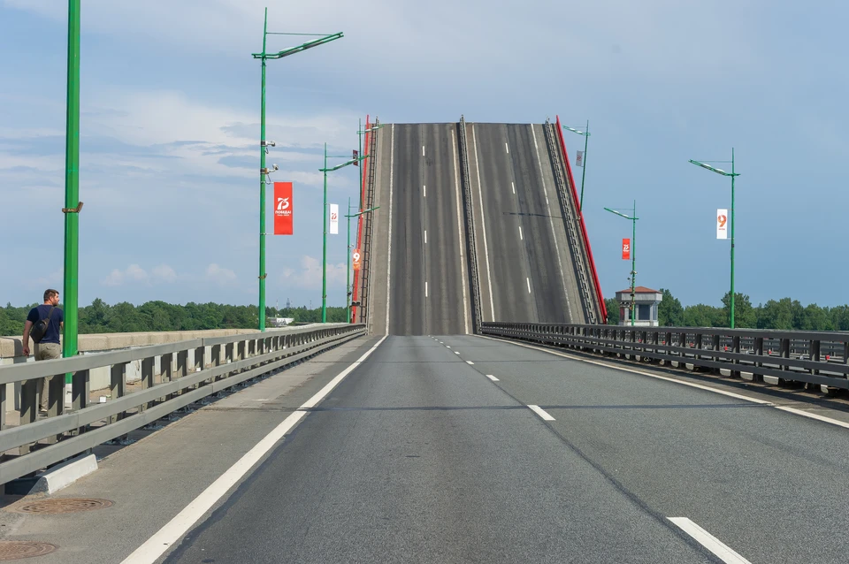 Ладожский мост в Ленобласти разведут 14 апреля