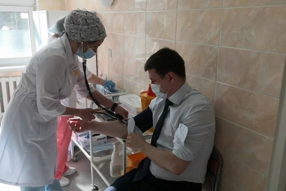 Максим Забелин рассказал, что в прошлом году перенес ковид, но уровень антител сильно снизился