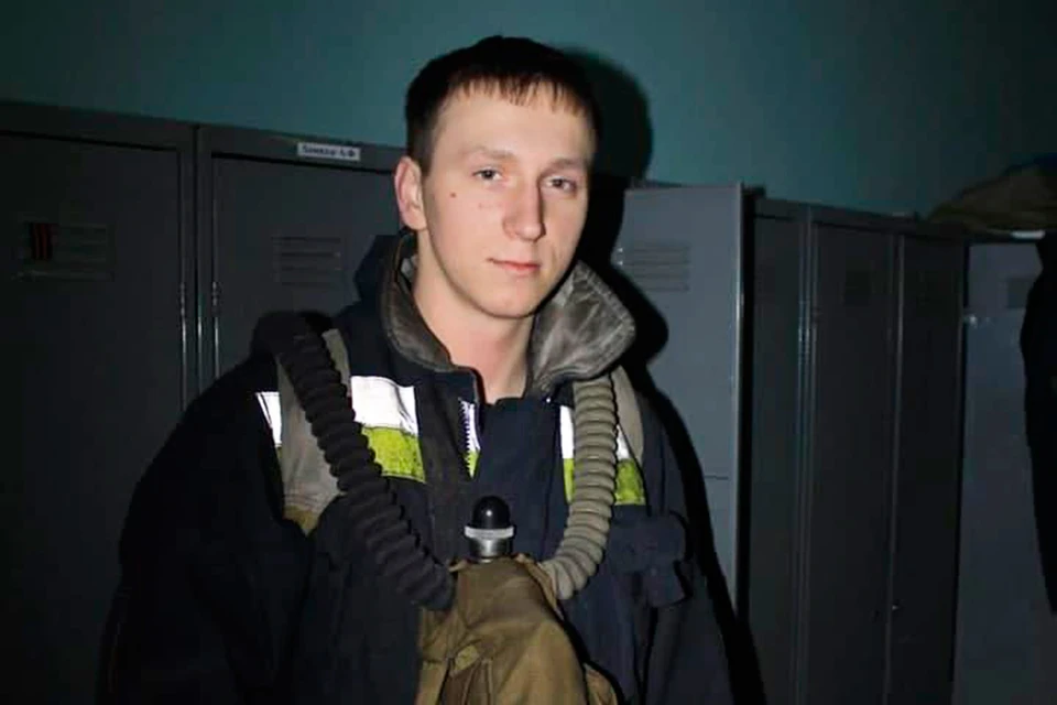 Пожарный Илья Белецкий погиб во время пожара на Невской мануфактуре, когда выводил людей из здания.