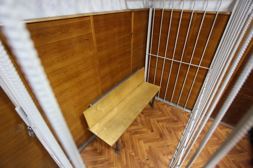 Житель Уссурийска осужден на два года два месяца за кражу из квартиры соседки