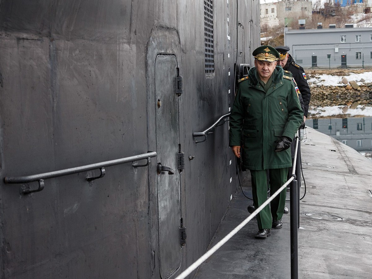 Поездка Сергея Шойгу в Мурманскую область: про НАТО, реконструкцию причалов  для подлодок и дома для военных - KP.RU