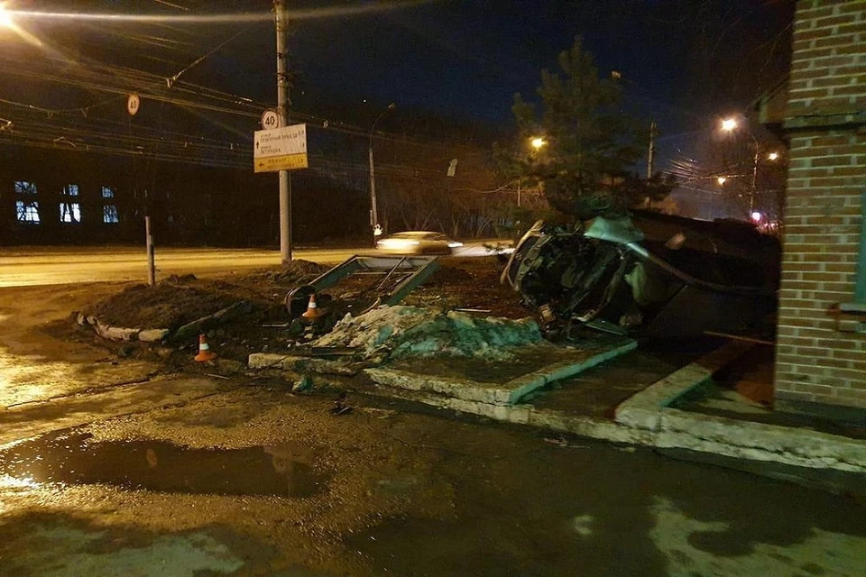 В Новосибирске перевернулась иномарка: пострадали две девушки. Фото: ГИБДД НСО.