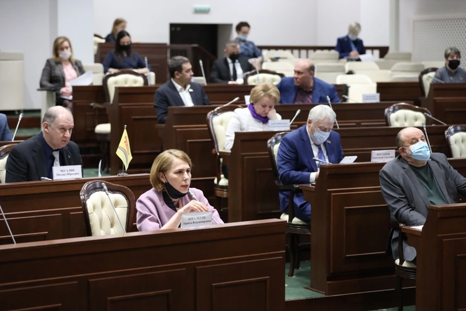 Если разделить поровну, получатся почти по 10 миллионов на депутата. Неплохо.