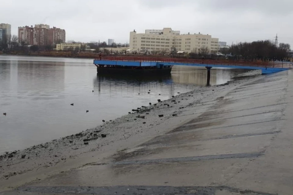 Чтобы провести все работы, решили понизить уровень воды в водоеме Фото: правительство Ростовской области