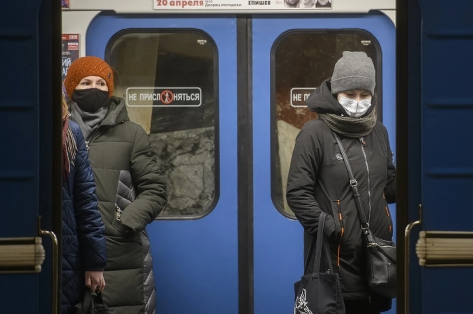 99% пассажиров московского метро носят маску