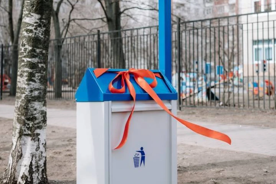 В Петербурге торжественно открыли "догбоксы" для собачьих экскрементов / Фото: МО "Остров Декабристов"