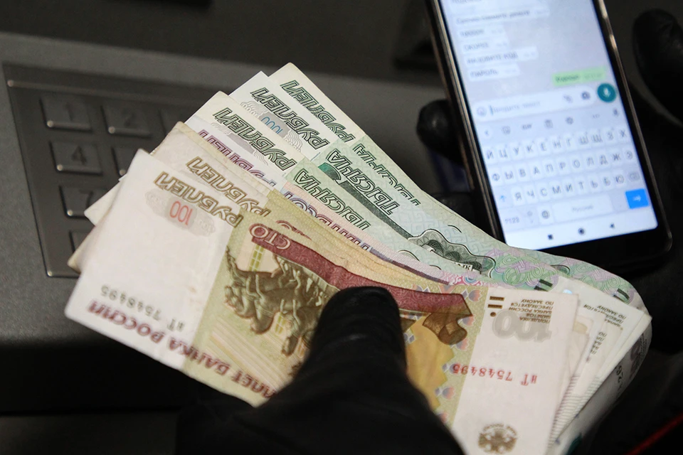 Женщина в Усольском в районе перевела лжебанкирам полмиллиона рублей