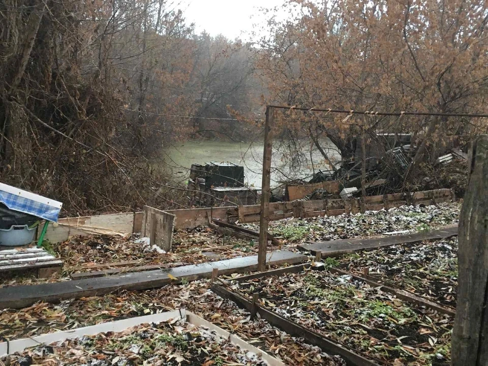 Озеро в Рощинском больше напоминает свалку. Фото: предоставлено "Комсомолке"