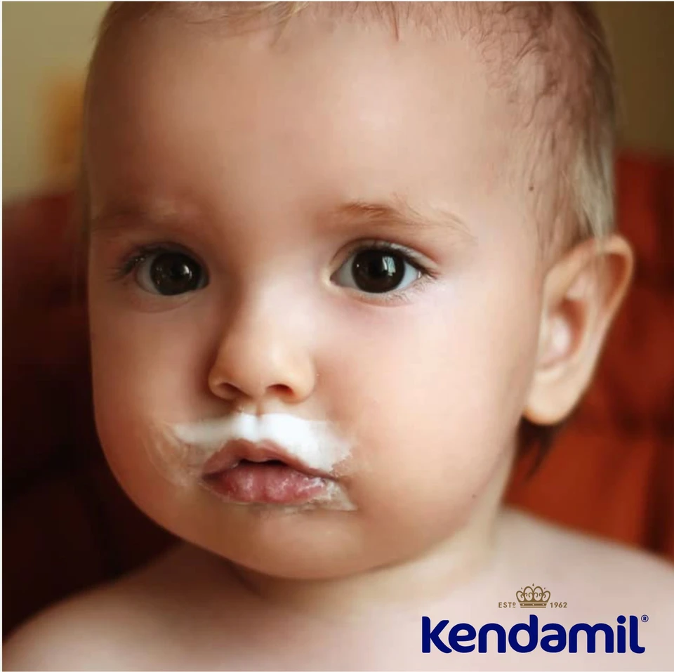 Уникальный рецепт цельного молока Kendamil обеспечивает более естественный источник жира для вашего ребенка.
