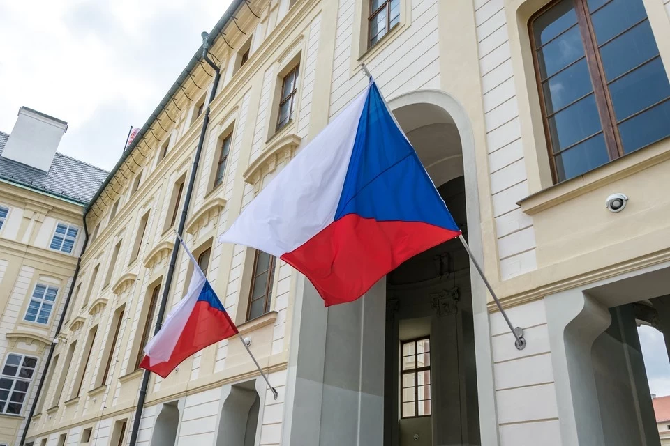 Чехия ограничит число сотрудников посольства России до конца мая 2021