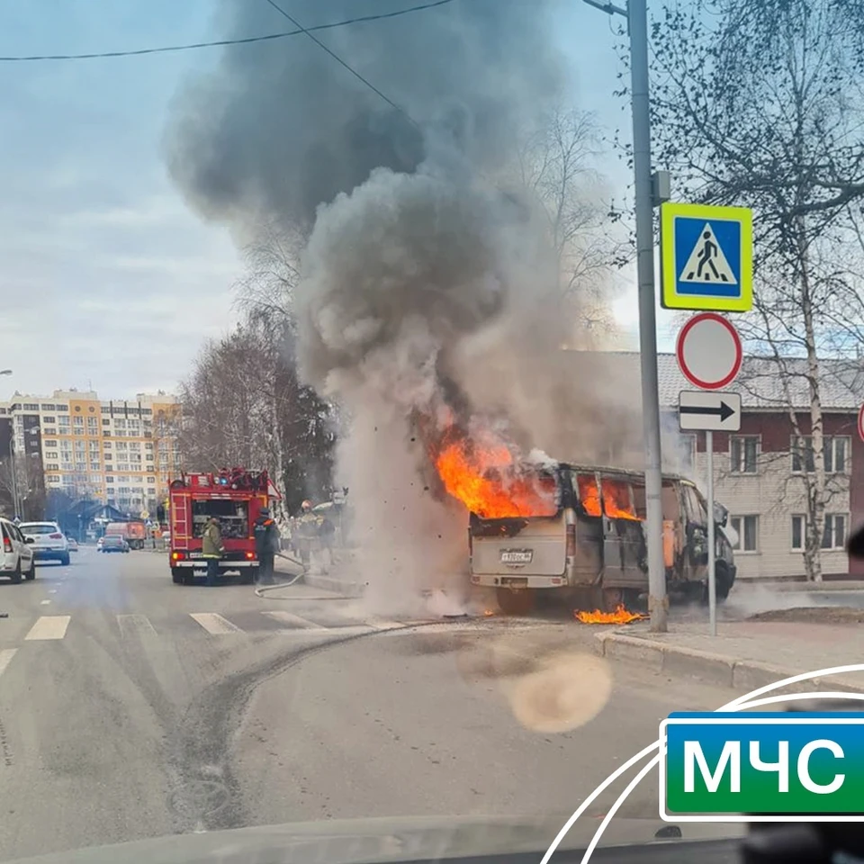 В Ханты-Мансийске сгорел микроавтобус: пострадавших нет Фото: Администрация Ханты-Мансийска