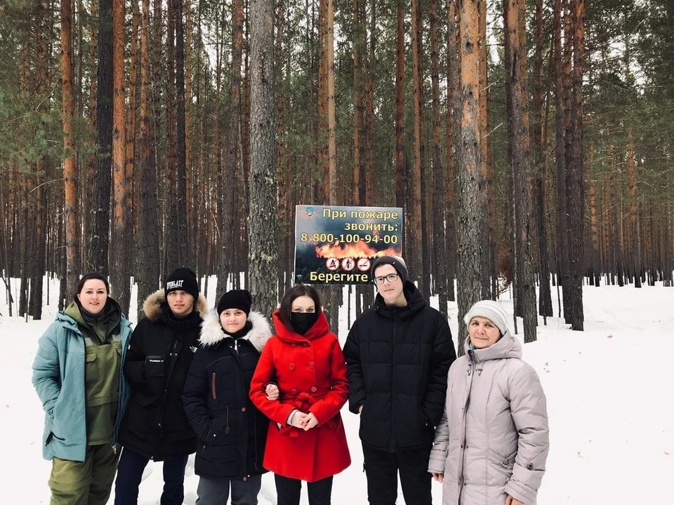 Школьники принимают участие в природоохранных мероприятиях. Фото: Енисейское лесничество