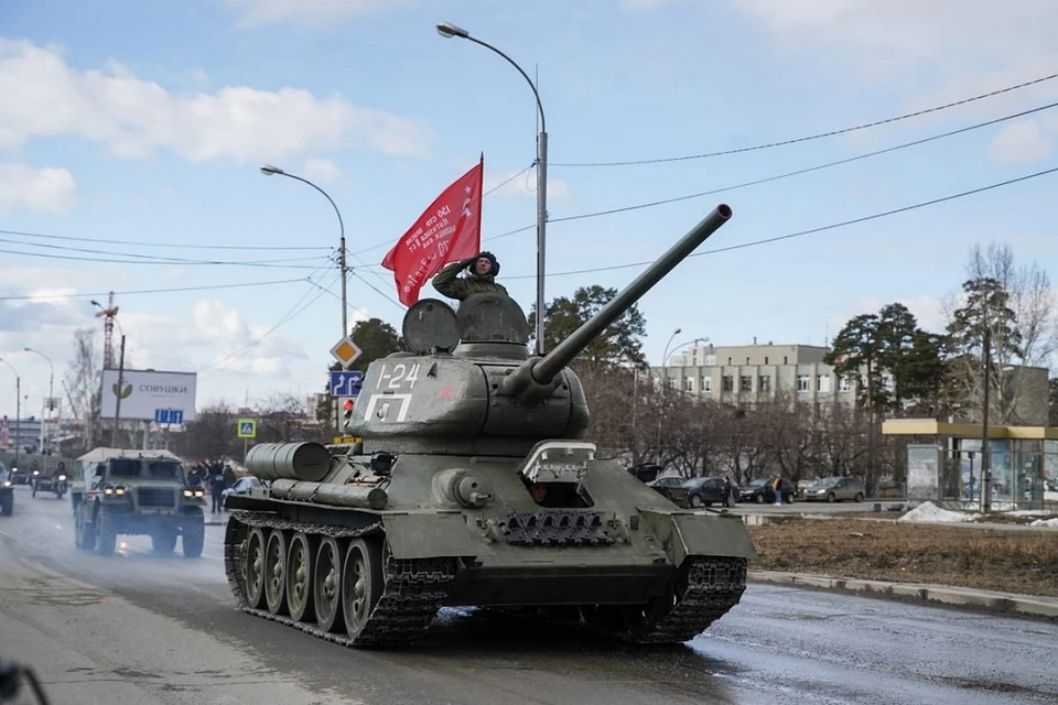 Новосибирские военные подготовили танк Т-34 к параду Победы 9 мая. Фото: пресс-служба ЦВО.