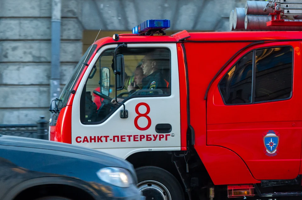 Пожар в квартире тушили 16 человек личного состава.