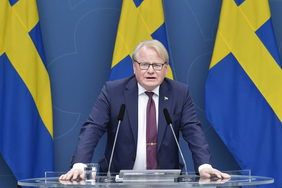 Глава Минобороны Швеции назвал "дымовой завесой" окончание военных учений в России