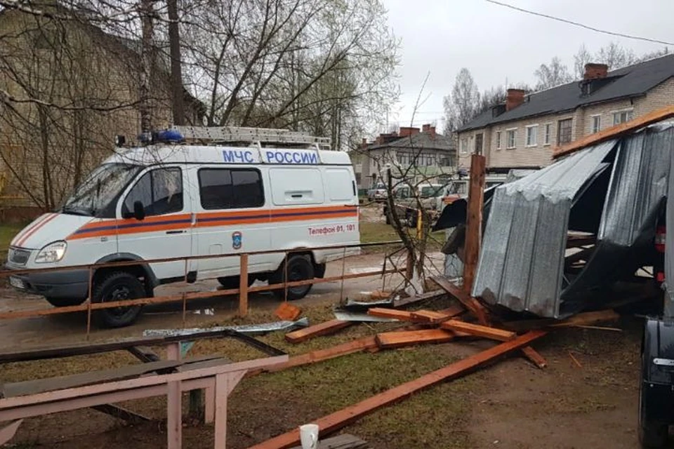 Сорвало крышу с дома ветром