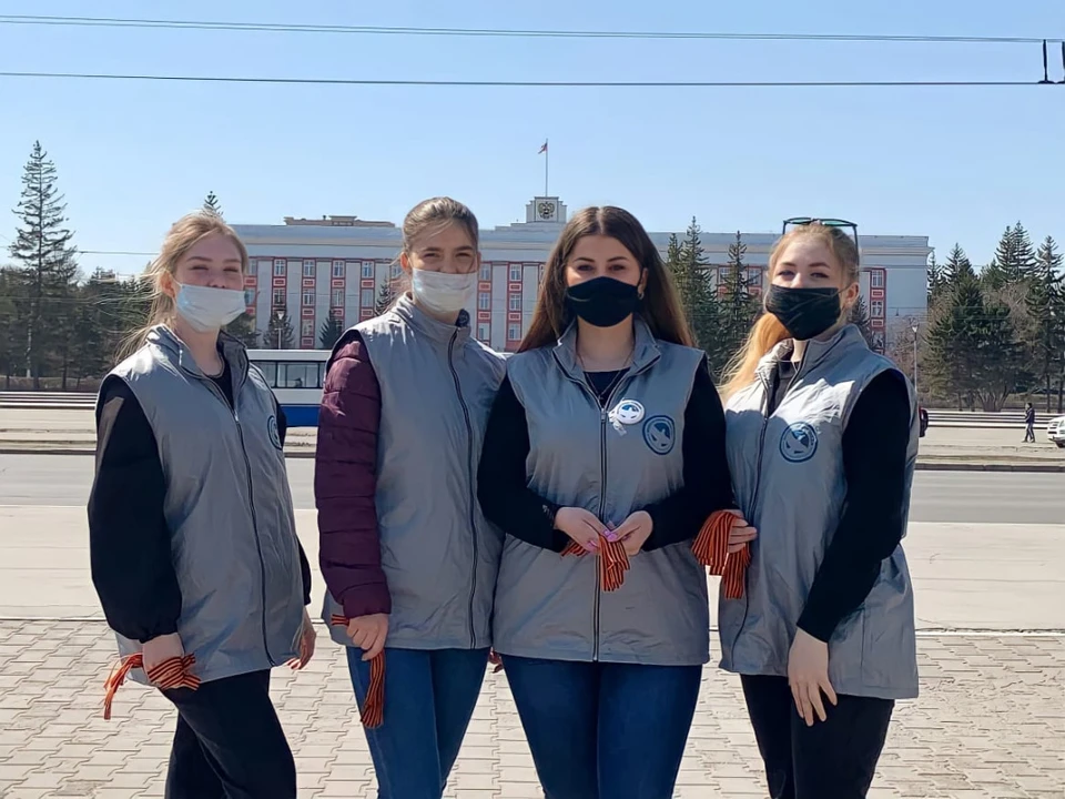 Черно-оранжевая ленточка символизирует память о Победе в ВОВ