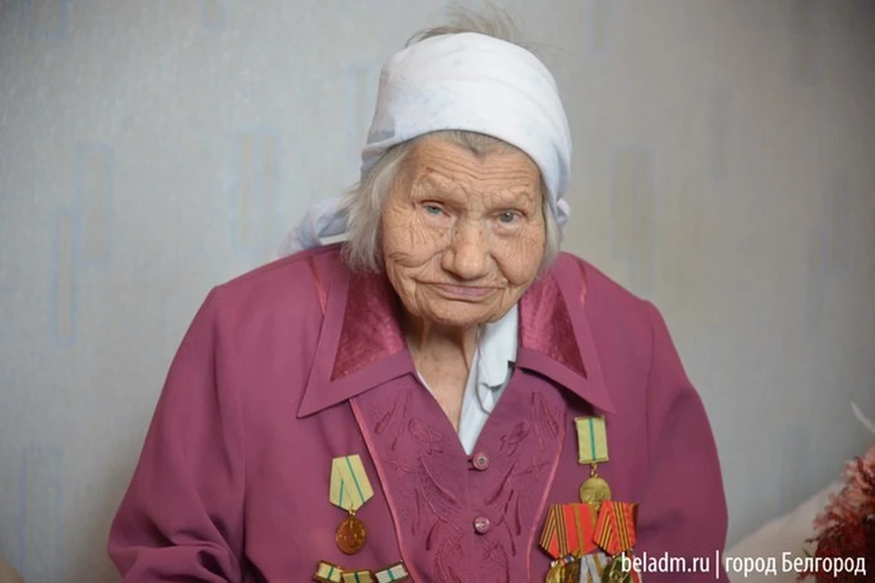 Во время Великой Отечественной войны Раиса Мураховская работала на заводе Кирова, выпускавшем танки и бронетехнику.