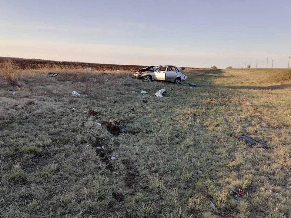 "Десятка" съехала в кювет и опрокинулась Фото: ГУ МВД по Самарской области