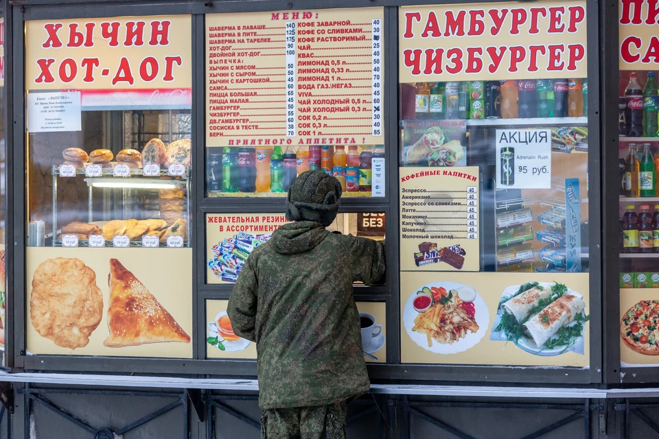В Выборгском районе сносят девять незаконных торговых павильонов