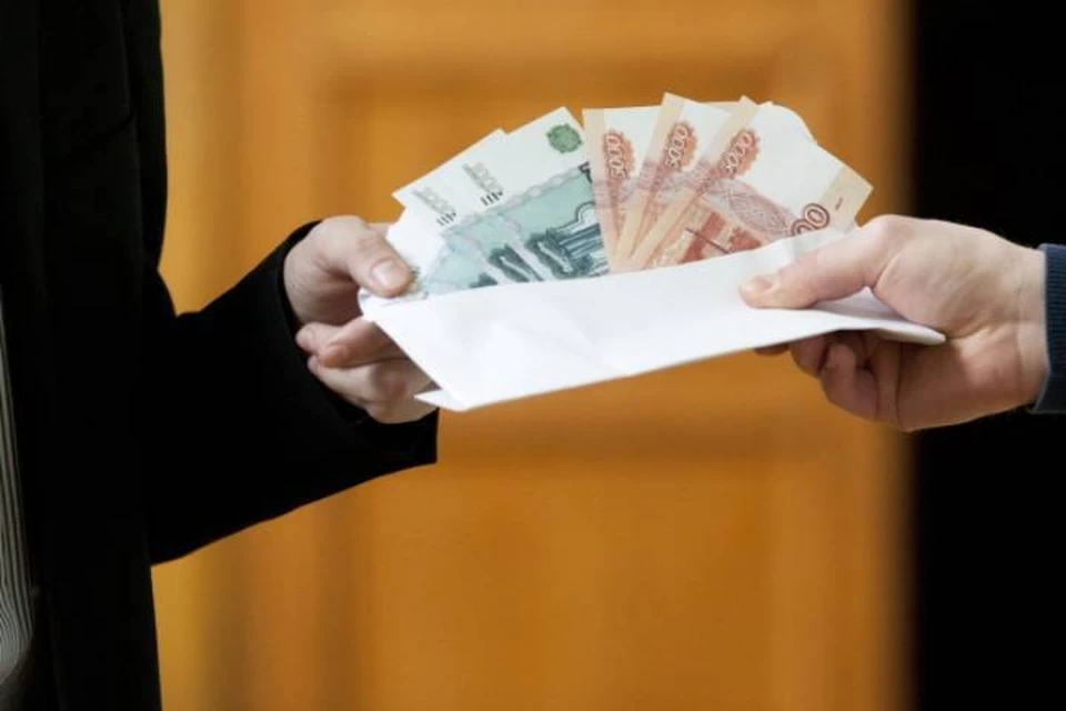 Прокуратура Лузского района заставила коммерческую организацию официально трудоустроить сотрудника, который получал зарплату «в конверте».